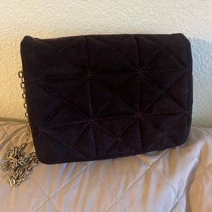 Velvet crossbody bag with silver chain